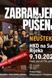Članovi benda Zabranjeno pušenje poziraju s akustičnim instrumentima u interijeru dvorane