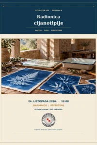 Plakat radionice cijanotipije s prikazom plavih otisaka paprati i grančica na drvenom stolu uz posudu s vodom i pribor.